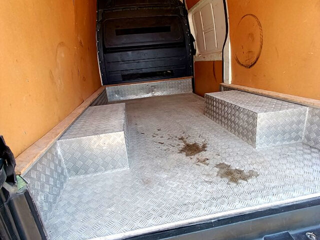 Белый Мерседес Sprinter, объемом двигателя 2.1 л и пробегом 365 тыс. км за 12300 $, фото 4 на Automoto.ua