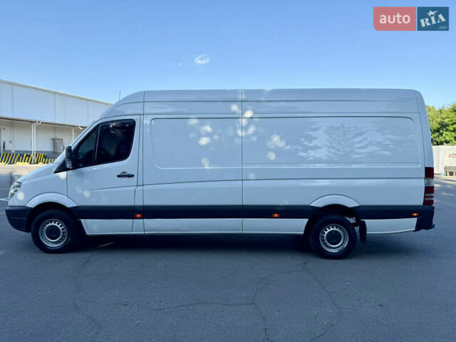 Белый Мерседес Sprinter, объемом двигателя 2.2 л и пробегом 425 тыс. км за 13800 $, фото 3 на Automoto.ua