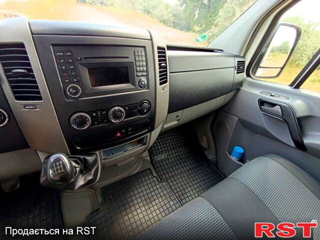Белый Мерседес Sprinter, объемом двигателя 2.1 л и пробегом 365 тыс. км за 12300 $, фото 7 на Automoto.ua