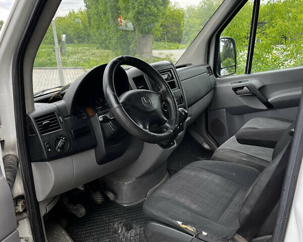 Белый Мерседес Sprinter, объемом двигателя 2.2 л и пробегом 426 тыс. км за 7900 $, фото 5 на Automoto.ua