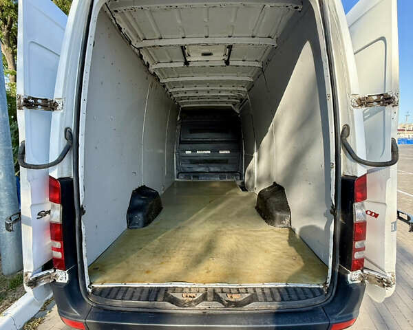 Белый Мерседес Sprinter, объемом двигателя 2.2 л и пробегом 425 тыс. км за 13800 $, фото 14 на Automoto.ua
