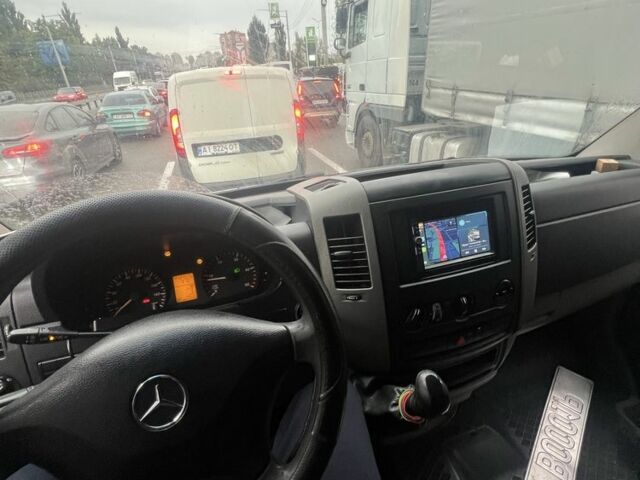 Белый Мерседес Sprinter, объемом двигателя 2.2 л и пробегом 450 тыс. км за 13000 $, фото 4 на Automoto.ua