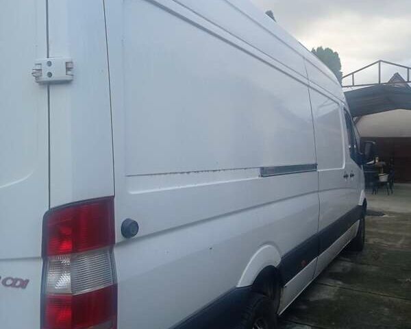 Белый Мерседес Sprinter, объемом двигателя 2.1 л и пробегом 390 тыс. км за 11600 $, фото 1 на Automoto.ua
