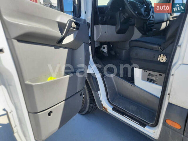 Белый Мерседес Sprinter, объемом двигателя 2.2 л и пробегом 262 тыс. км за 14172 $, фото 8 на Automoto.ua