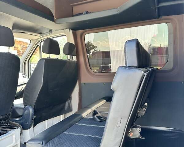 Белый Мерседес Sprinter, объемом двигателя 2.15 л и пробегом 550 тыс. км за 11500 $, фото 5 на Automoto.ua