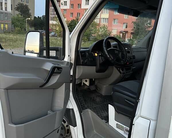 Белый Мерседес Sprinter, объемом двигателя 2.15 л и пробегом 530 тыс. км за 16500 $, фото 12 на Automoto.ua