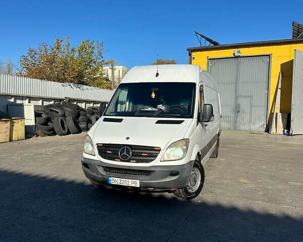 Белый Мерседес Sprinter, объемом двигателя 2.14 л и пробегом 787 тыс. км за 10000 $, фото 3 на Automoto.ua
