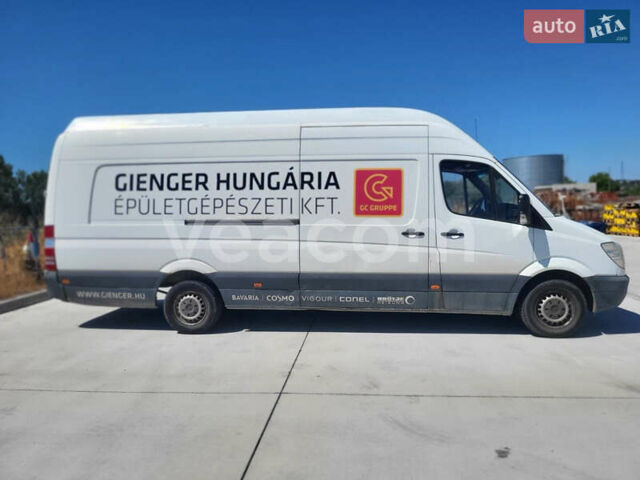 Белый Мерседес Sprinter, объемом двигателя 2.2 л и пробегом 262 тыс. км за 14172 $, фото 3 на Automoto.ua