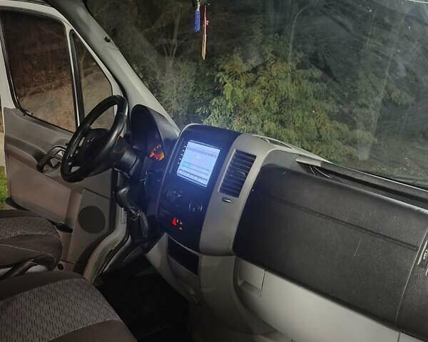 Белый Мерседес Sprinter, объемом двигателя 3 л и пробегом 700 тыс. км за 15500 $, фото 11 на Automoto.ua