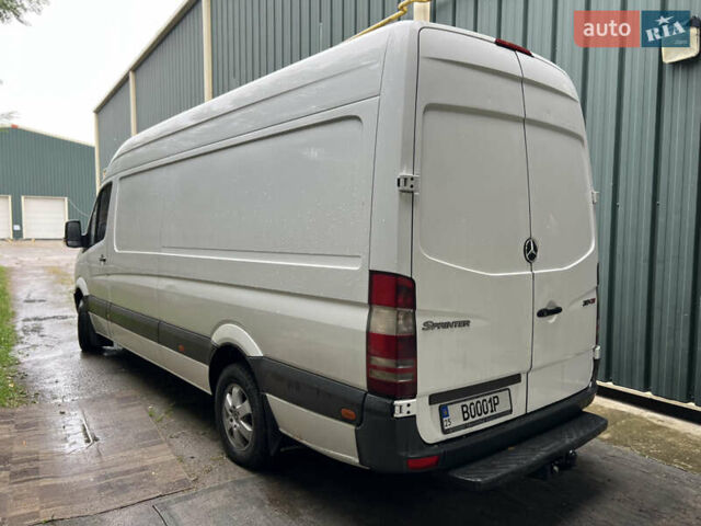 Белый Мерседес Sprinter, объемом двигателя 2.14 л и пробегом 449 тыс. км за 13300 $, фото 3 на Automoto.ua