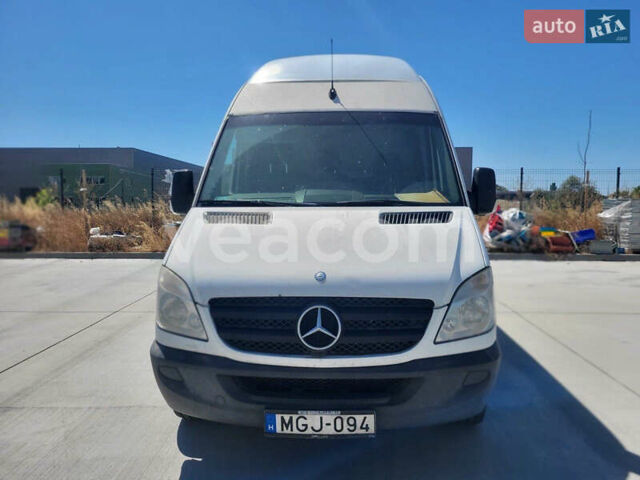 Белый Мерседес Sprinter, объемом двигателя 2.2 л и пробегом 262 тыс. км за 14172 $, фото 1 на Automoto.ua