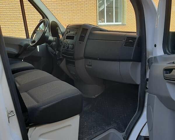 Белый Мерседес Sprinter, объемом двигателя 2.1 л и пробегом 180 тыс. км за 15500 $, фото 9 на Automoto.ua