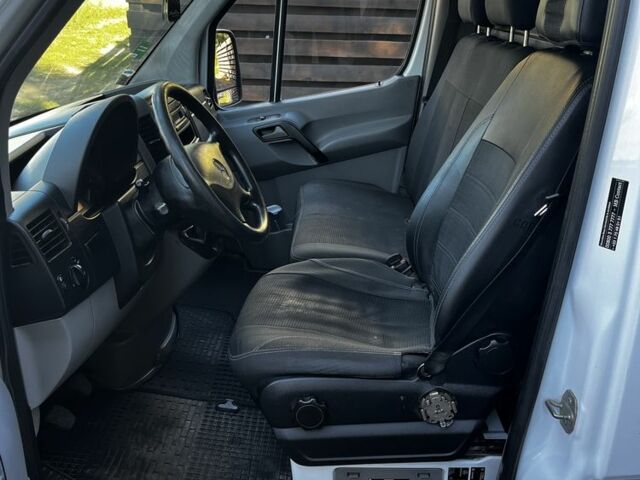 Белый Мерседес Sprinter, объемом двигателя 2.1 л и пробегом 500 тыс. км за 10000 $, фото 8 на Automoto.ua