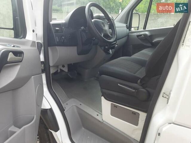 Белый Мерседес Sprinter, объемом двигателя 3 л и пробегом 380 тыс. км за 18500 $, фото 13 на Automoto.ua