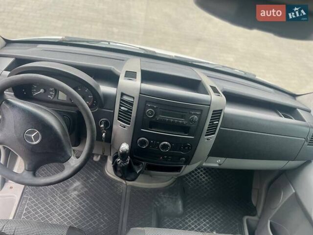 Белый Мерседес Sprinter, объемом двигателя 2.14 л и пробегом 500 тыс. км за 12000 $, фото 7 на Automoto.ua