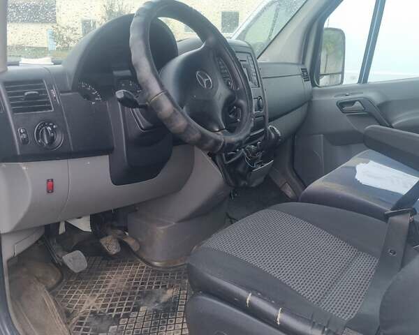 Белый Мерседес Sprinter, объемом двигателя 2.1 л и пробегом 475 тыс. км за 10500 $, фото 3 на Automoto.ua