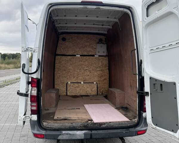 Белый Мерседес Sprinter, объемом двигателя 2.2 л и пробегом 300 тыс. км за 11100 $, фото 15 на Automoto.ua