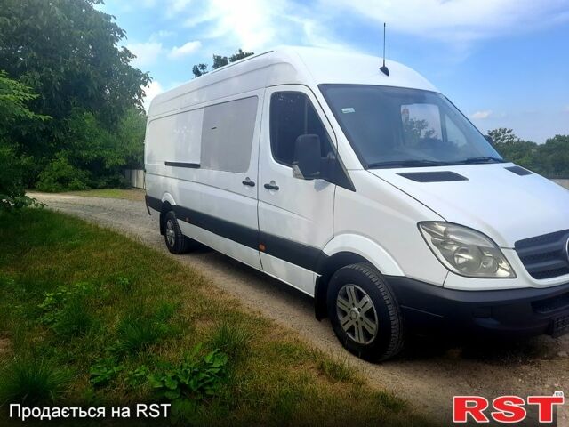 Белый Мерседес Sprinter, объемом двигателя 3 л и пробегом 500 тыс. км за 17900 $, фото 1 на Automoto.ua