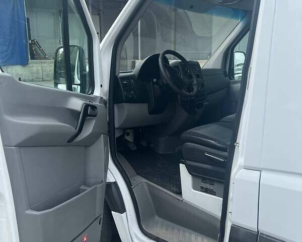 Белый Мерседес Sprinter, объемом двигателя 2.14 л и пробегом 500 тыс. км за 12000 $, фото 4 на Automoto.ua