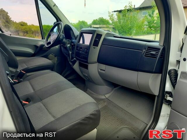 Белый Мерседес Sprinter, объемом двигателя 3 л и пробегом 500 тыс. км за 17900 $, фото 9 на Automoto.ua