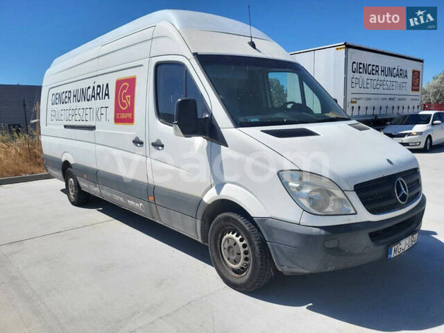 Белый Мерседес Sprinter, объемом двигателя 2.2 л и пробегом 262 тыс. км за 14172 $, фото 2 на Automoto.ua