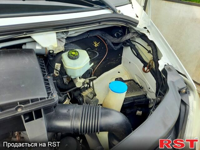 Белый Мерседес Sprinter, объемом двигателя 3 л и пробегом 500 тыс. км за 17900 $, фото 11 на Automoto.ua