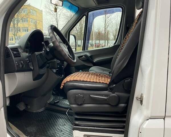 Белый Мерседес Sprinter, объемом двигателя 2.2 л и пробегом 560 тыс. км за 15700 $, фото 8 на Automoto.ua