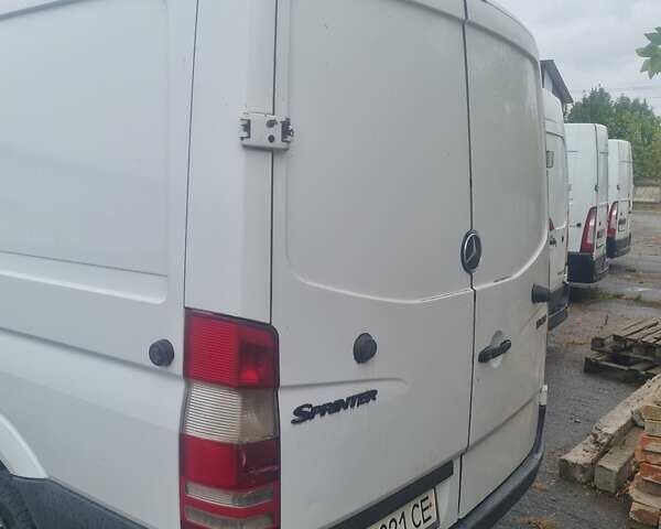 Белый Мерседес Sprinter, объемом двигателя 2.1 л и пробегом 475 тыс. км за 10500 $, фото 6 на Automoto.ua