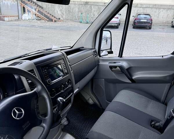 Белый Мерседес Sprinter, объемом двигателя 2.2 л и пробегом 300 тыс. км за 11100 $, фото 16 на Automoto.ua