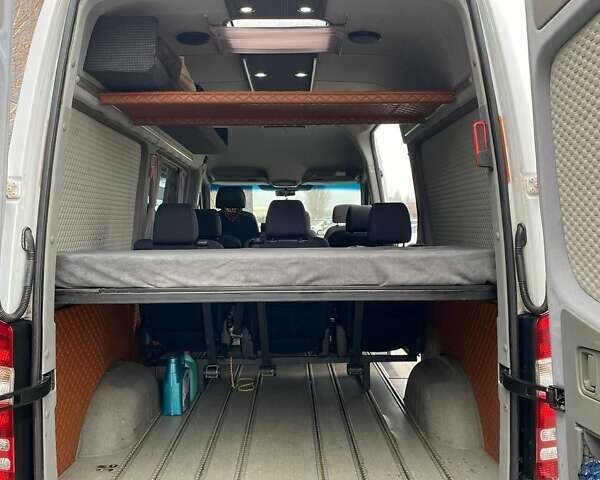 Белый Мерседес Sprinter, объемом двигателя 2.2 л и пробегом 560 тыс. км за 15700 $, фото 6 на Automoto.ua