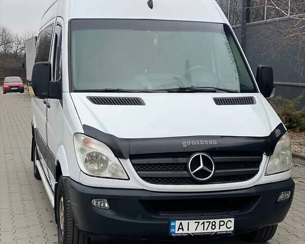 Белый Мерседес Sprinter, объемом двигателя 2.2 л и пробегом 560 тыс. км за 15700 $, фото 2 на Automoto.ua