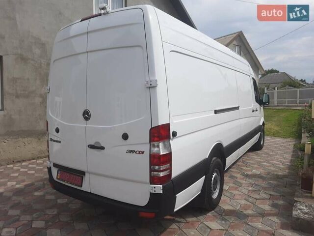Белый Мерседес Sprinter, объемом двигателя 3 л и пробегом 380 тыс. км за 18500 $, фото 3 на Automoto.ua