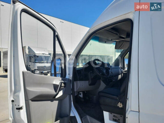 Белый Мерседес Sprinter, объемом двигателя 2.2 л и пробегом 262 тыс. км за 14172 $, фото 7 на Automoto.ua