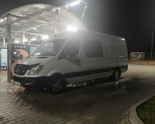 Белый Мерседес Sprinter, объемом двигателя 3 л и пробегом 700 тыс. км за 15500 $, фото 2 на Automoto.ua
