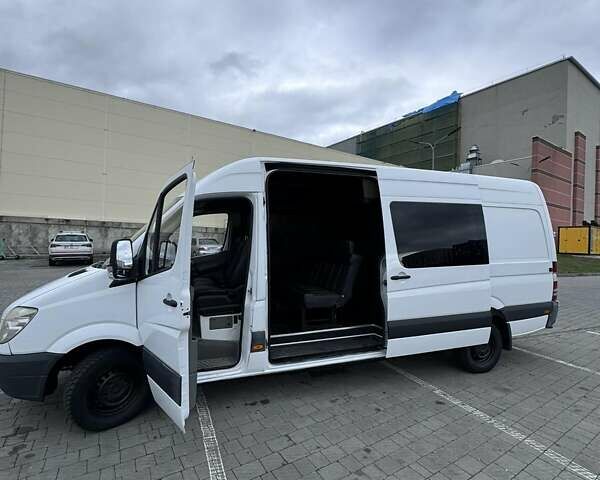 Белый Мерседес Sprinter, объемом двигателя 2.2 л и пробегом 300 тыс. км за 11100 $, фото 10 на Automoto.ua
