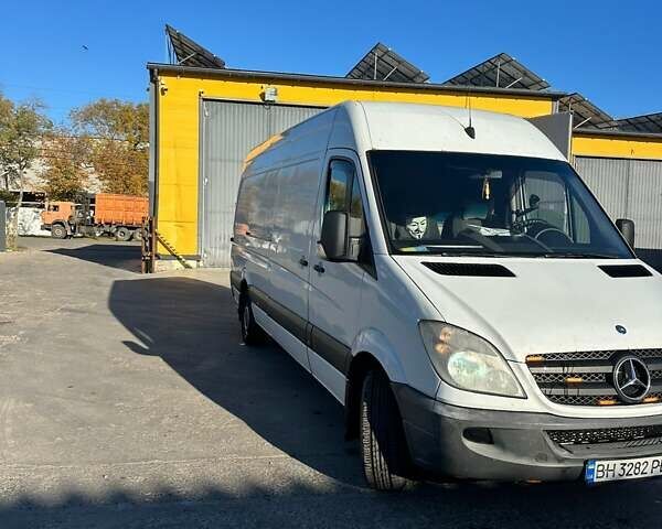 Белый Мерседес Sprinter, объемом двигателя 2.14 л и пробегом 787 тыс. км за 10000 $, фото 2 на Automoto.ua