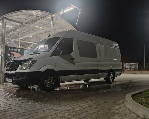 Белый Мерседес Sprinter, объемом двигателя 3 л и пробегом 700 тыс. км за 15500 $, фото 5 на Automoto.ua