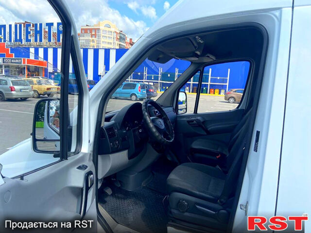 Белый Мерседес Sprinter, объемом двигателя 2.1 л и пробегом 312 тыс. км за 16500 $, фото 1 на Automoto.ua
