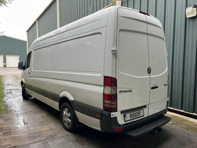Белый Мерседес Sprinter, объемом двигателя 2.2 л и пробегом 450 тыс. км за 13000 $, фото 3 на Automoto.ua