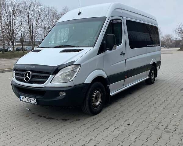 Белый Мерседес Sprinter, объемом двигателя 2.2 л и пробегом 560 тыс. км за 15700 $, фото 3 на Automoto.ua