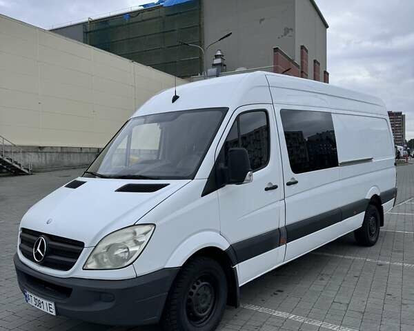 Белый Мерседес Sprinter, объемом двигателя 2.2 л и пробегом 300 тыс. км за 11100 $, фото 12 на Automoto.ua