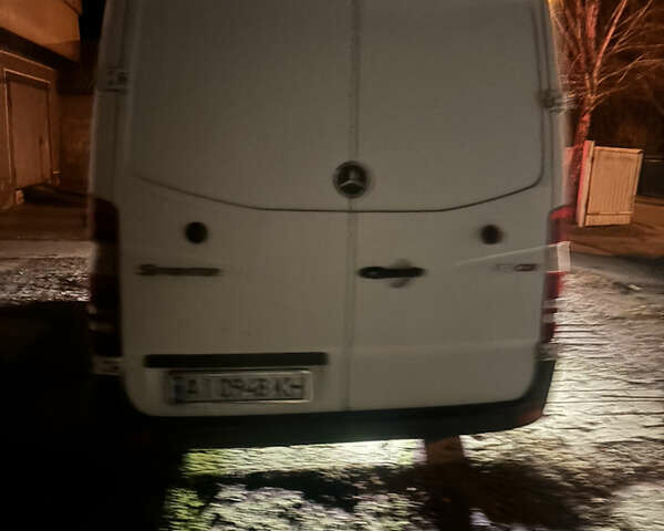 Белый Мерседес Sprinter, объемом двигателя 2.1 л и пробегом 372 тыс. км за 10500 $, фото 3 на Automoto.ua