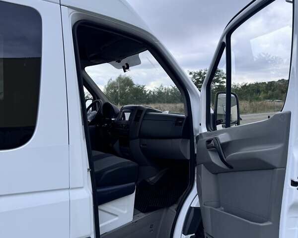 Белый Мерседес Sprinter, объемом двигателя 2.2 л и пробегом 300 тыс. км за 11100 $, фото 17 на Automoto.ua