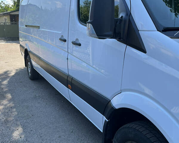 Белый Мерседес Sprinter, объемом двигателя 2.1 л и пробегом 468 тыс. км за 16500 $, фото 1 на Automoto.ua