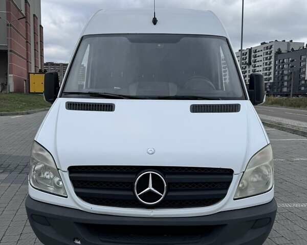 Белый Мерседес Sprinter, объемом двигателя 2.2 л и пробегом 300 тыс. км за 11100 $, фото 8 на Automoto.ua