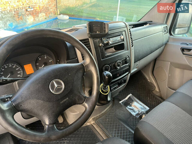 Белый Мерседес Sprinter, объемом двигателя 2.14 л и пробегом 450 тыс. км за 16368 $, фото 5 на Automoto.ua