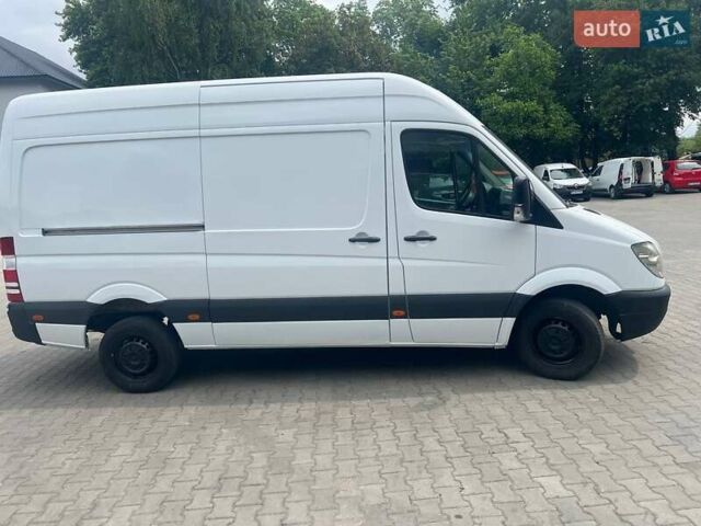 Белый Мерседес Sprinter, объемом двигателя 2.14 л и пробегом 500 тыс. км за 12000 $, фото 2 на Automoto.ua