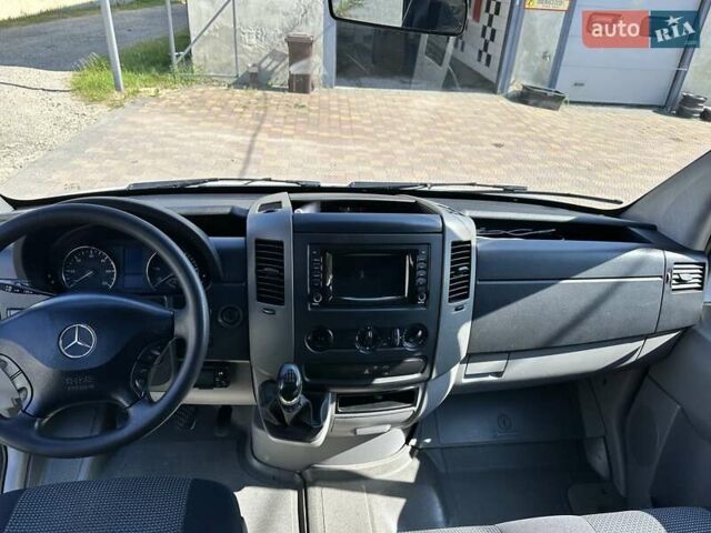 Белый Мерседес Sprinter, объемом двигателя 2.15 л и пробегом 550 тыс. км за 11500 $, фото 3 на Automoto.ua