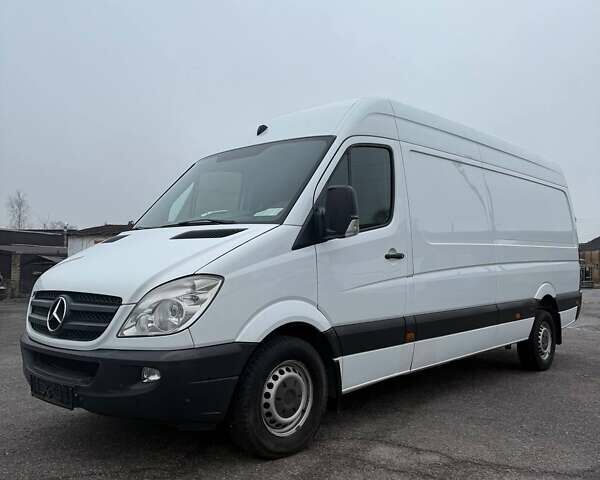 Белый Мерседес Sprinter, объемом двигателя 3 л и пробегом 348 тыс. км за 18200 $, фото 1 на Automoto.ua