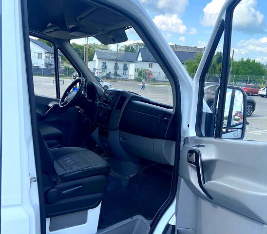 Белый Мерседес Sprinter, объемом двигателя 2.1 л и пробегом 312 тыс. км за 16500 $, фото 2 на Automoto.ua